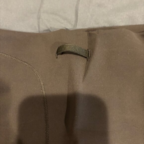 Lululemon Olive green leggings 25" size 4 - Picture 4 of 4